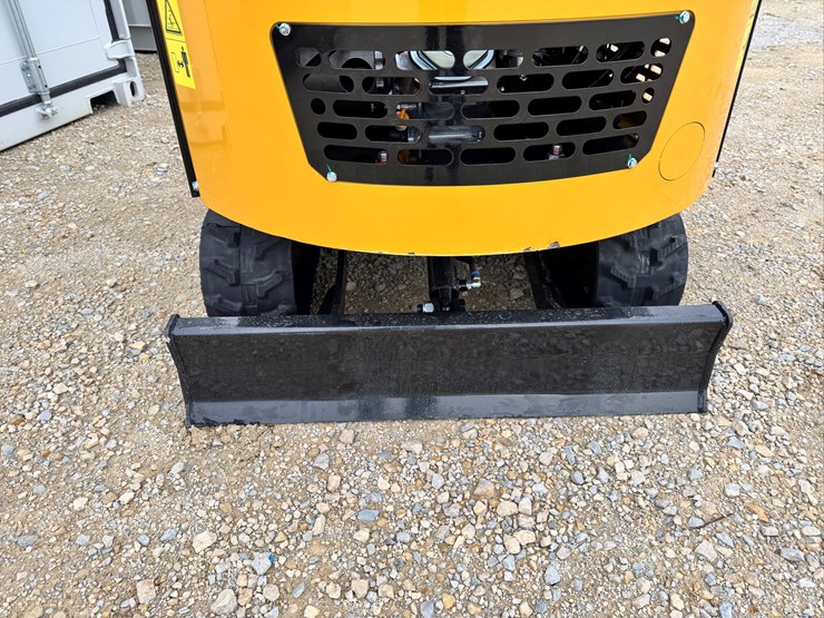 2026-unused-rt15r-z-mini-excavator-...-broken-throttle-see-photos,-can-be-adjusted-manually-image-6
