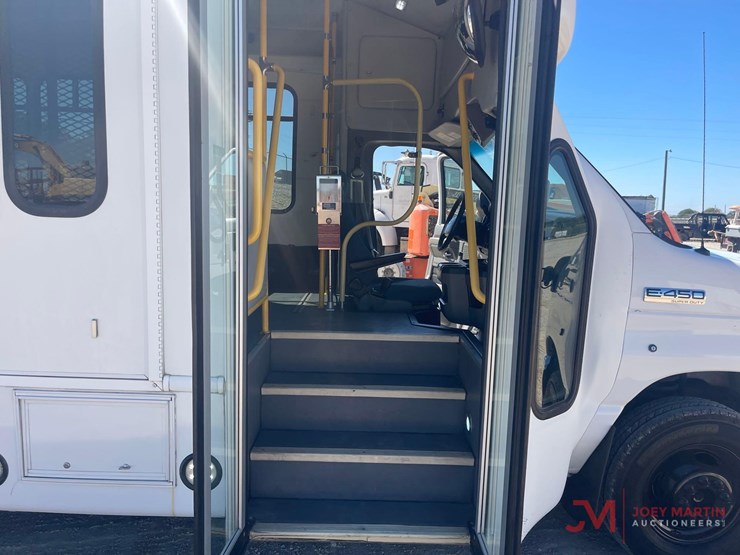ford-e450-image-17