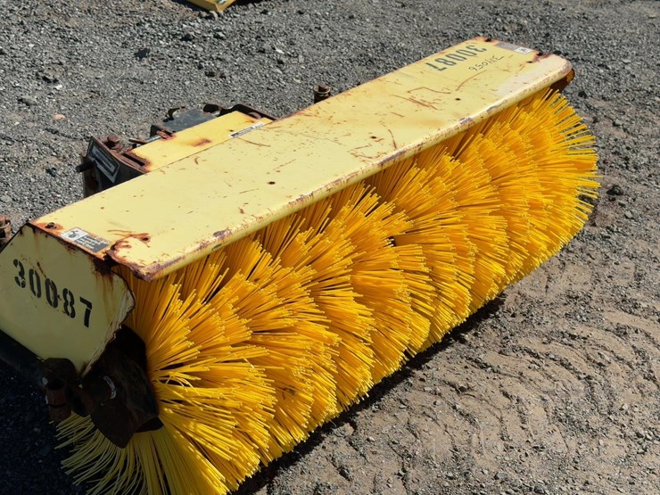 john-deere-2305-image-11