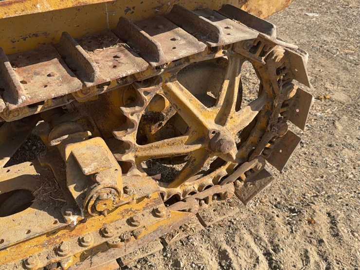 caterpillar-fifteen-image-11