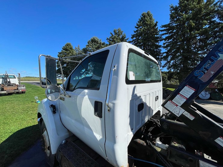 2013-ford-f750-image-17