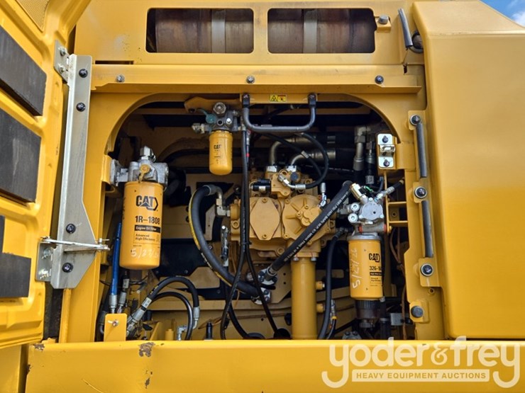 2018-caterpillar-352-image-40