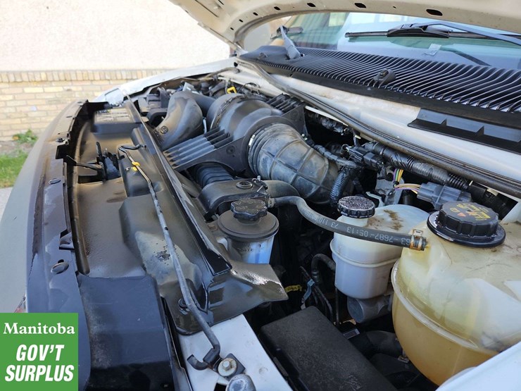 2013-ford-cargo-image-35