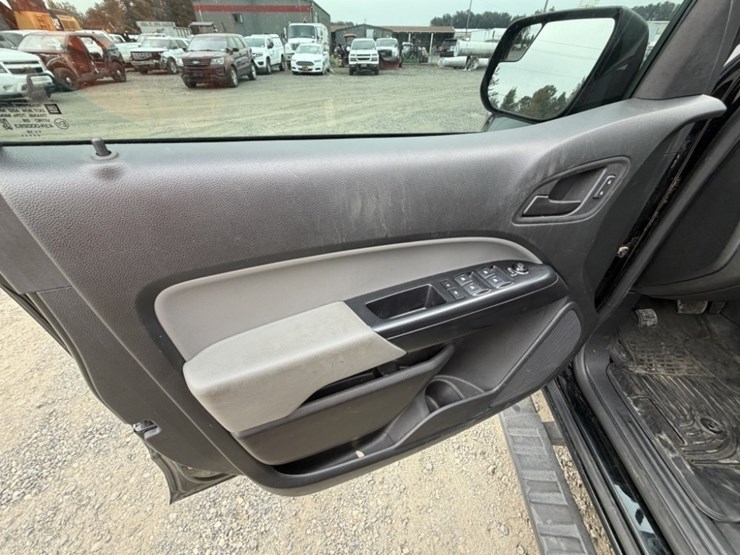2019-chevrolet-colorado-image-24