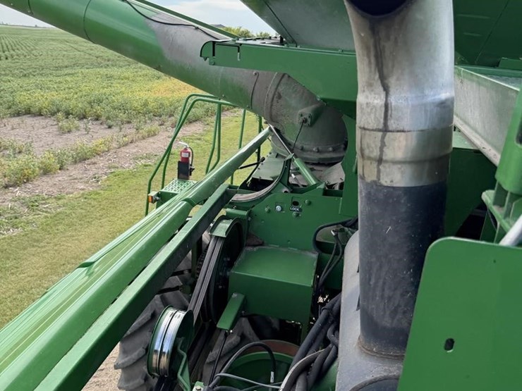 2011-john-deere-9770-sts-image-99