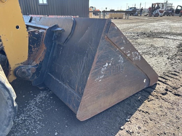 2021-caterpillar-299d3-image-12