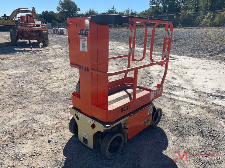 2015-jlg-1230es-image-7