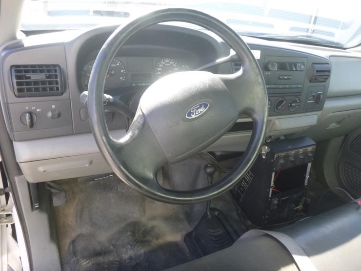 2005-ford-f450-image-17