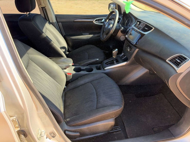 2019-nissan-sentra-4-door-sedan-(127,858-miles)-image-18