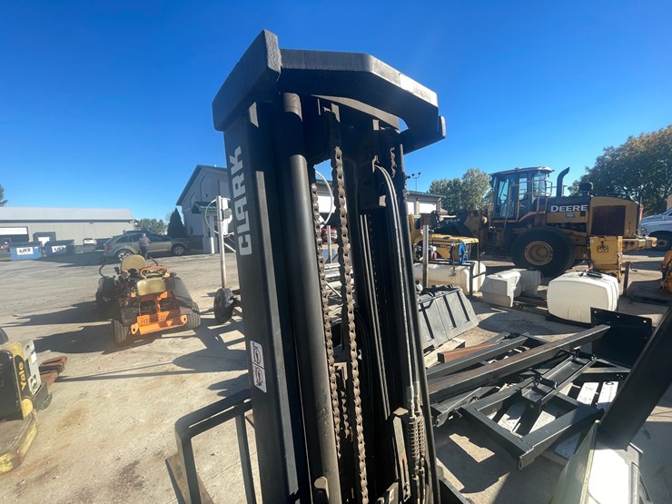 #1798-•-clark-lp-forklift-image-17