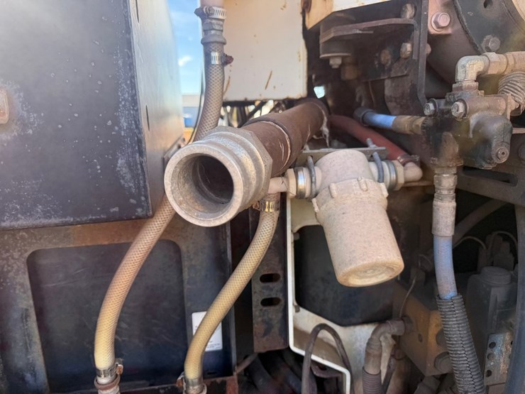 2002-freightliner-fc70-image-28
