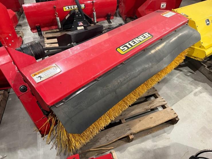#1644-•-steiner-ventrac-sweeper-image-2