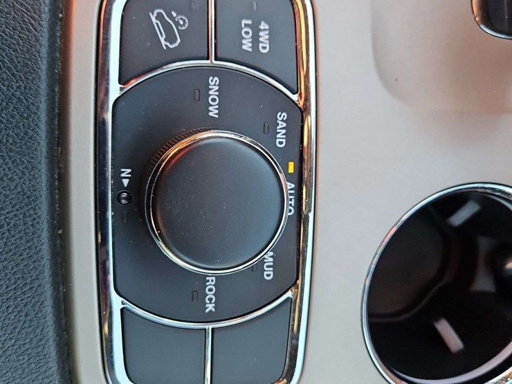 2014-jeep-grand-cherokee-image-24