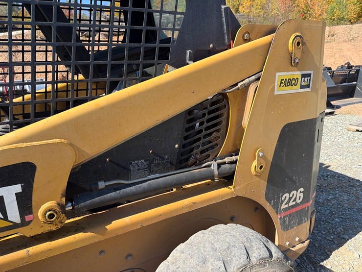 caterpillar-226-image-15