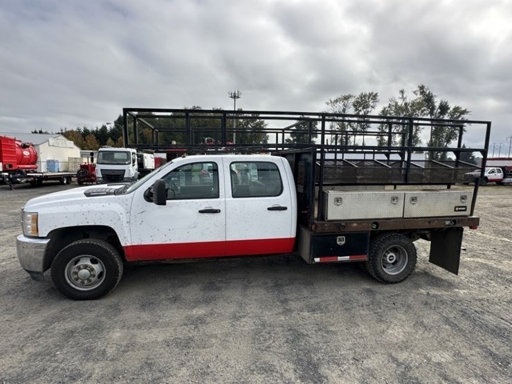 2013-chevrolet-silverado-3500-image-2