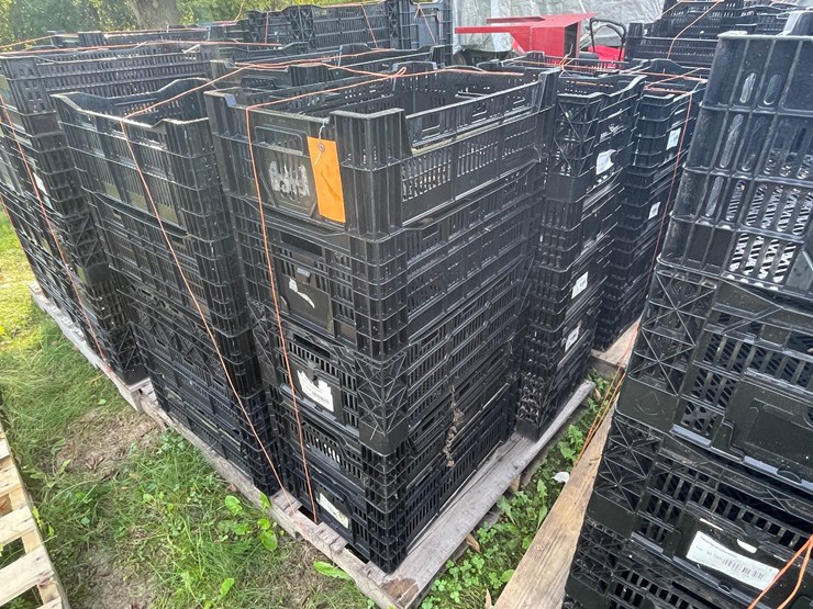 #3219-•-pallet-of-stackable-poly-crates-image-2