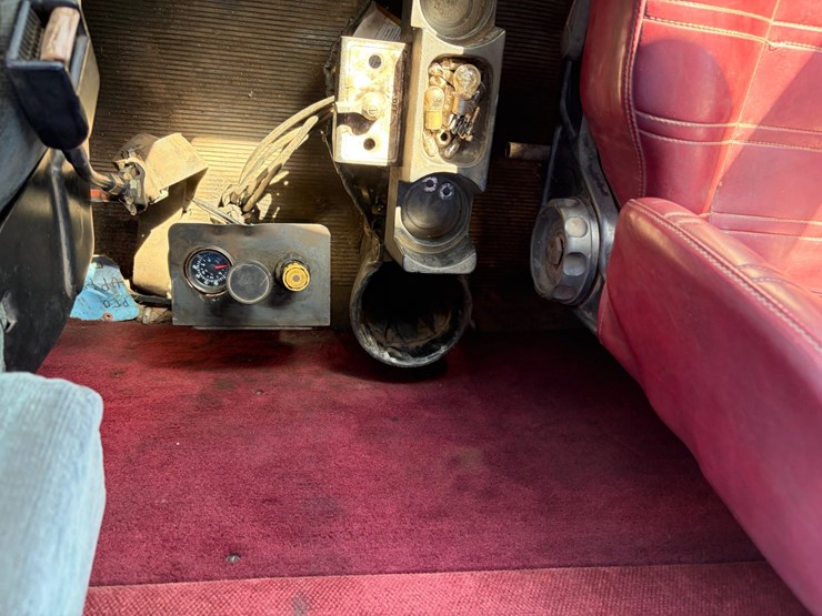 1993-peterbilt-379-image-28