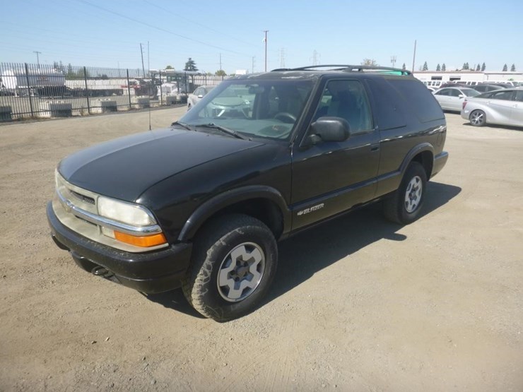 2002-chevrolet-blazer-image-1