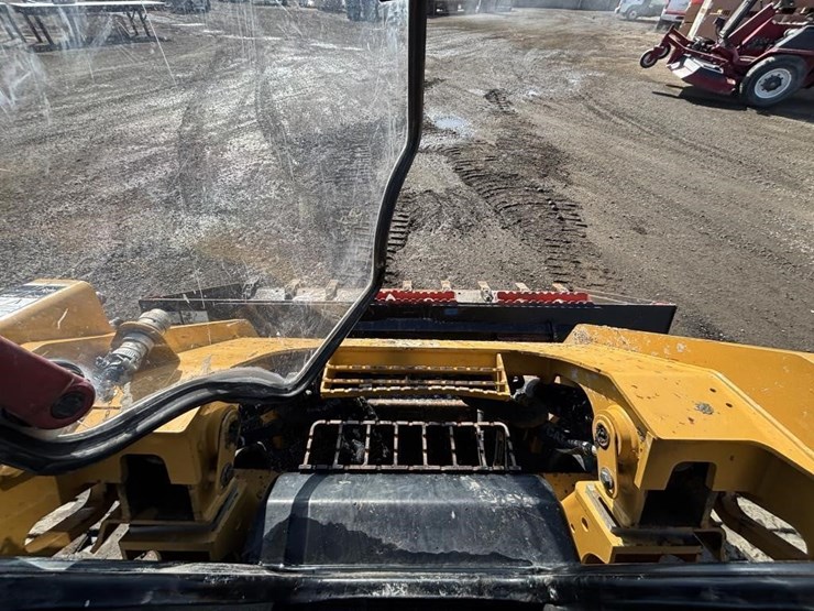 2021-caterpillar-299d3-image-22