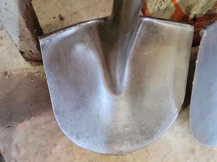 long-handled-shovel-with-wood-shaft-and-metal-blade-image-1