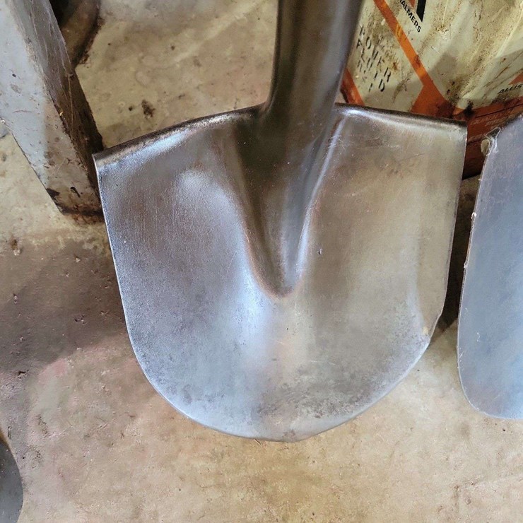 Long Handled Shovel with Wood Shaft and Metal Blade