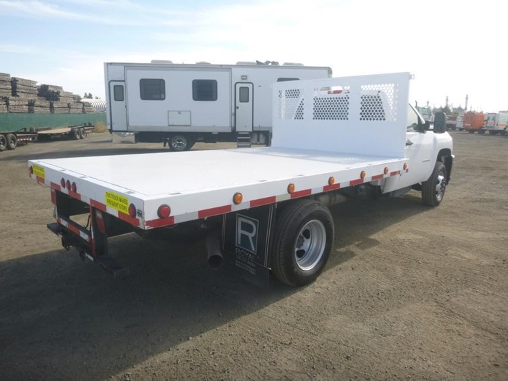 2011-chevrolet-3500-image-3