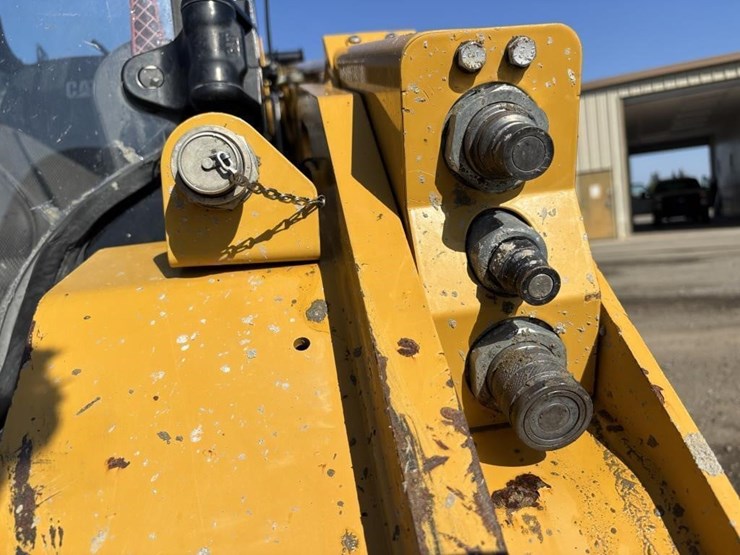 2021-caterpillar-299d3-image-15