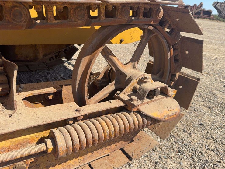 caterpillar-ten-image-17