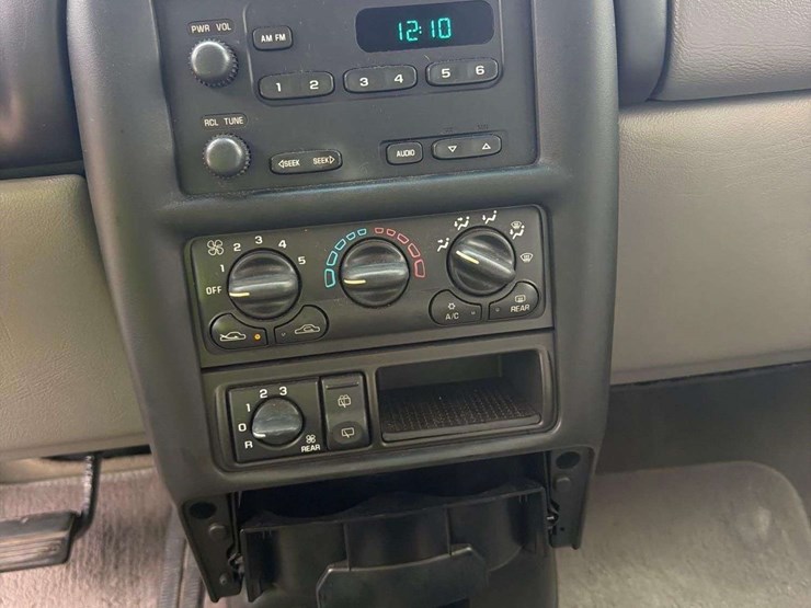 2004-chevrolet-venture-image-16