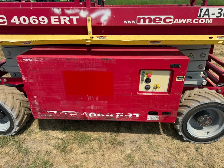 #2085-•-2016-mec-4096-ert-scissor-lift-image-14