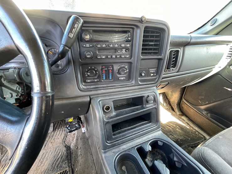2004-gmc-2500hd-image-50