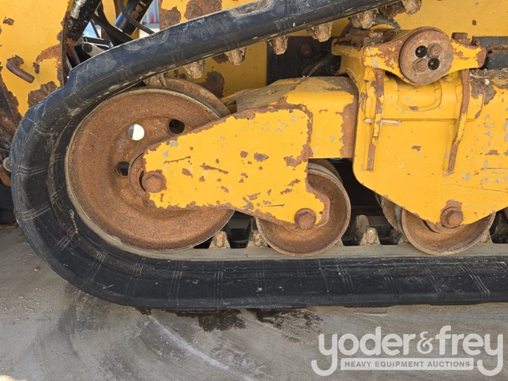 2018-caterpillar-299d2-image-12