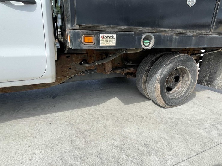 2018-chevrolet-3500-image-30