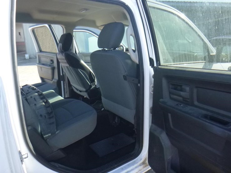 2015-dodge-1500-image-9