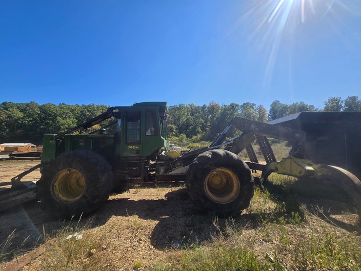 2014-john-deere-748-image-5