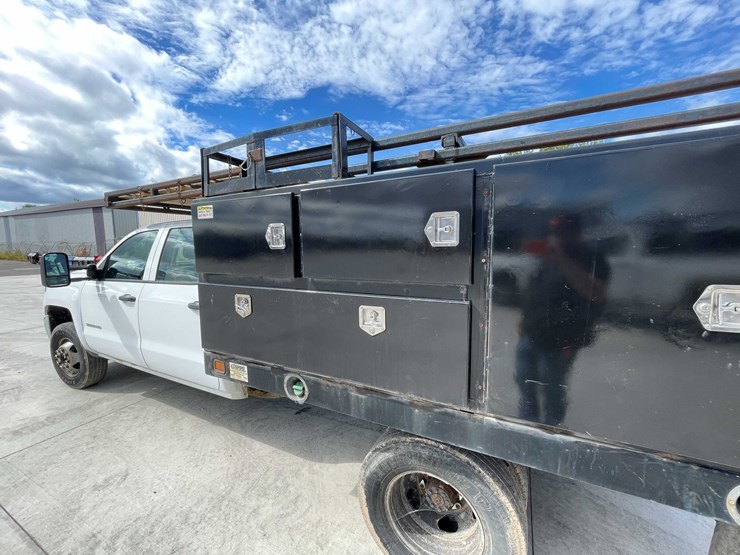 2018-chevrolet-3500-image-22