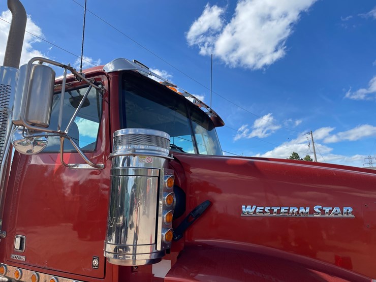 2016-western-star-4900sb-image-54