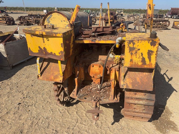 caterpillar-thirty-image-16