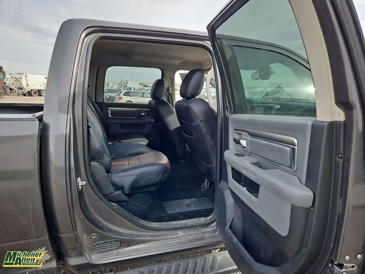 2017-dodge-1500-image-18
