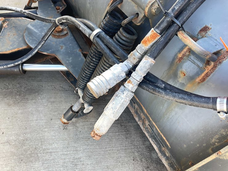 #1819-•-8'-bobcat-straight-blade-snow-plow-image-7
