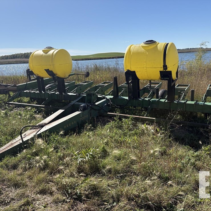 JOHN DEERE 7000