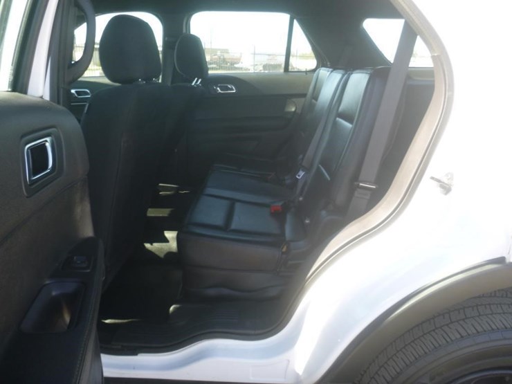 2015-ford-explorer-image-6