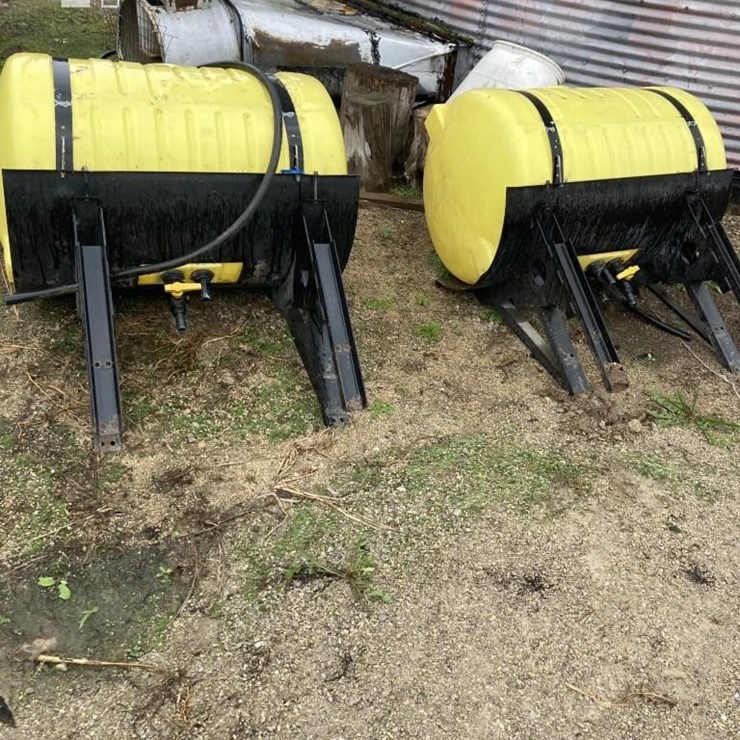 SET OF LIQUID TANKS 8119