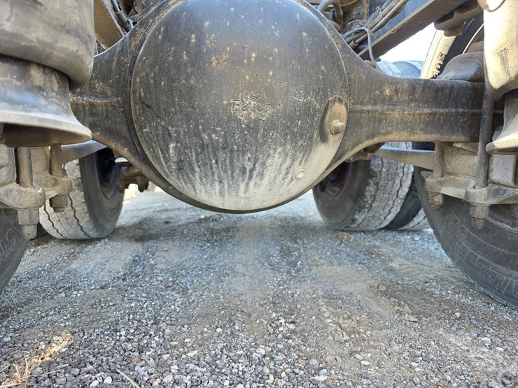 2016-freightliner-columbia-120-image-90