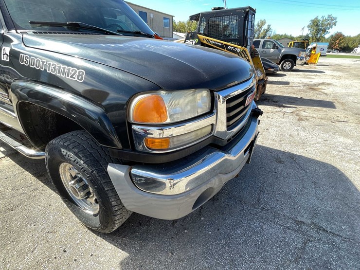 2004-gmc-2500hd-image-36