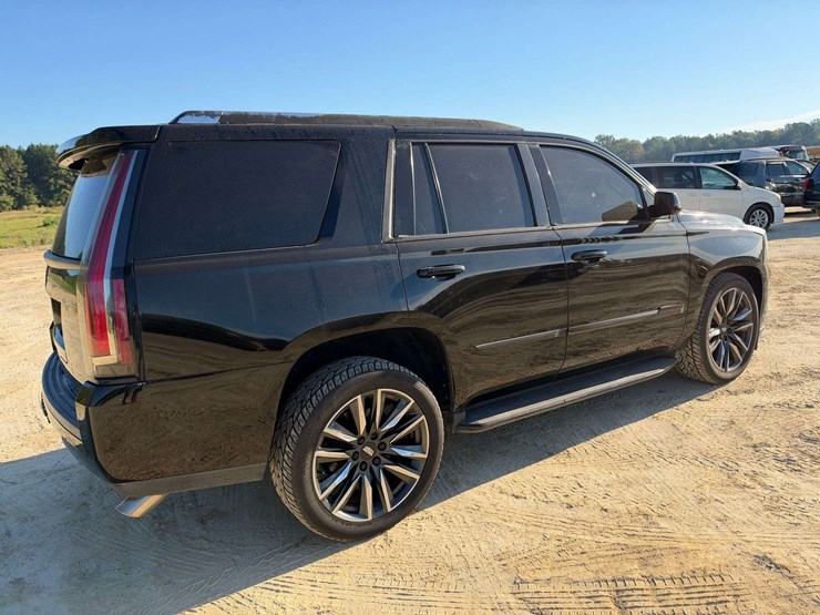 2015-cadillac-escalade-image-3