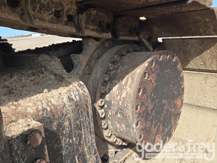2019-caterpillar-352-image-15