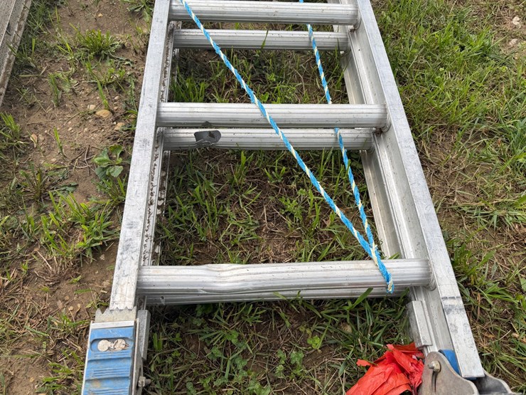 #4043-•-werner-aluminum-extension-ladder-image-4