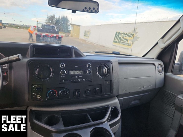 2014-ford-cargo-image-16