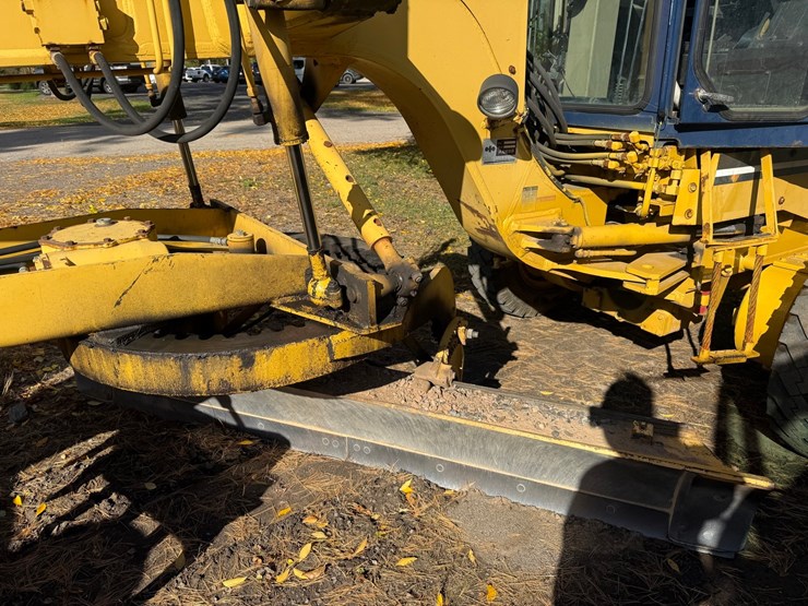 #3534-•-komatsu-gd305a-motor-grader-image-26